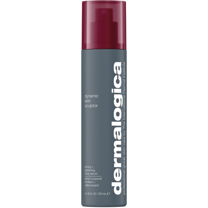 Dermalogica Dynamic Skin Sculptor 150 ml kiinteyttävä vartaloseerumi harmaassa pullossa, jossa on viininpunainen korkki.