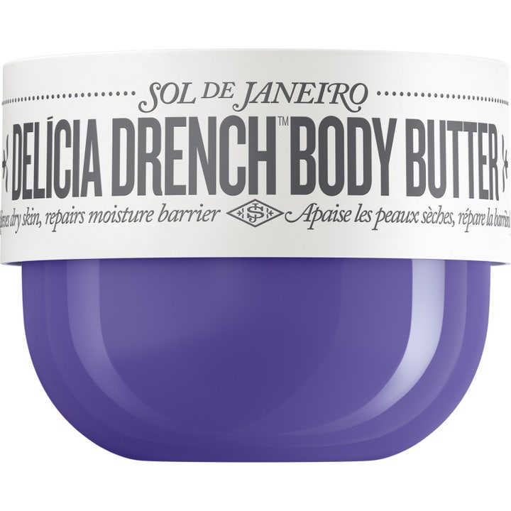 Sol de Janeiro Delícia Drench Body Butter korjaava vartalovoi purppuranvärisessä purkissa valkoisella kannella