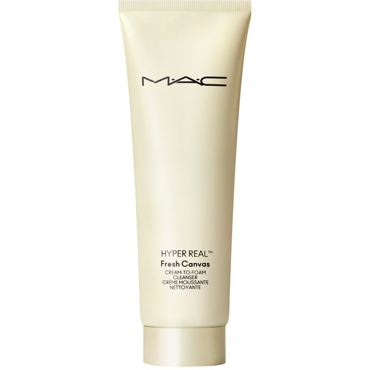 MAC Hyper Real Fresh Canvas 125 ml puhdistusvaahto virkistää kasvot helmiäishohtoisessa vaaleassa tuubissa.