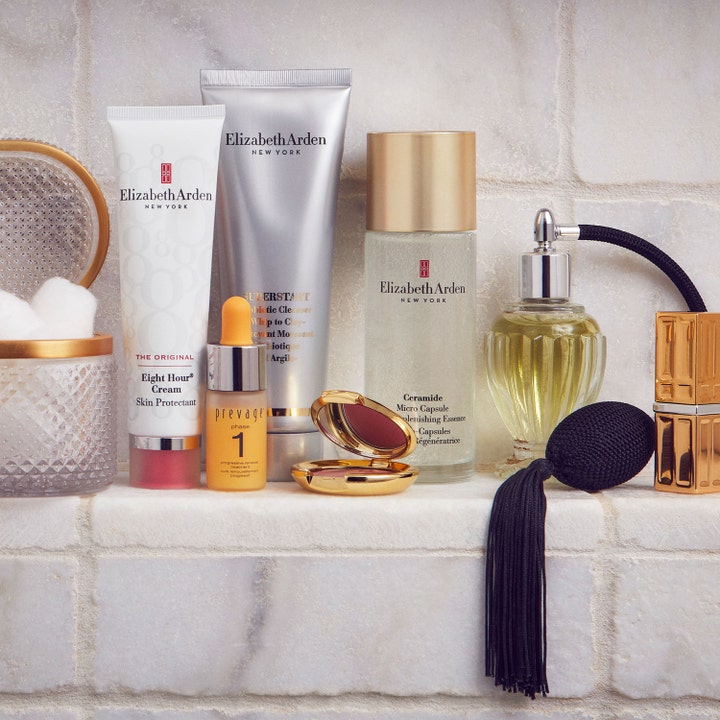 Elizabeth Arden Eight Hour Cream Skin Protectant 50 ml rauhoittava voide osana ylellistä valikoimaa kivihyllyllä.
