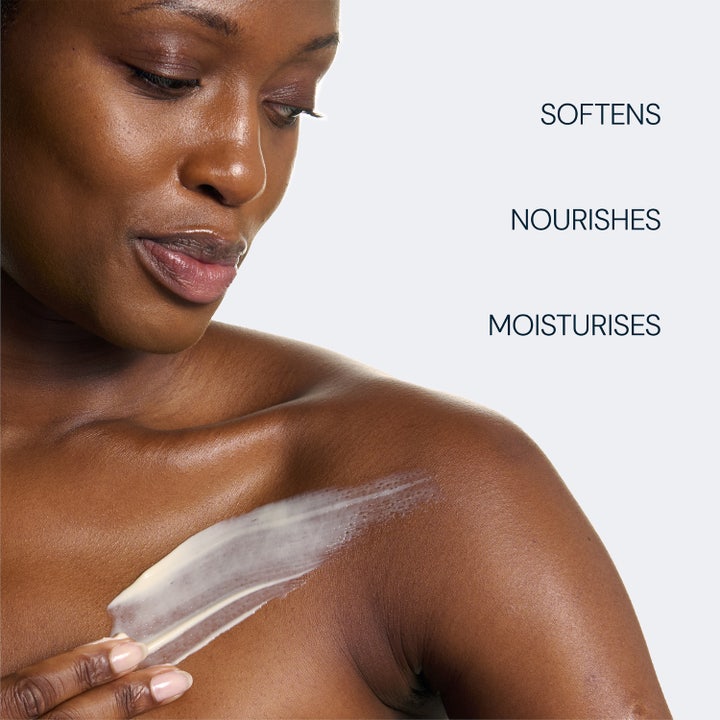 Elemis Frangipani Monoi Body Cream 200 ml ravitseva vartalovoide levitettynä iholle pehmentää ja kosteuttaa.