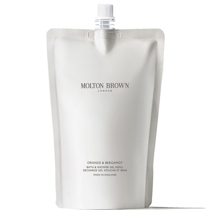 Molton Brown Orange & Bergamot täyttöpakkaus raikastava suihkugeeli valkoisessa pussissa jossa on kierrekorkki