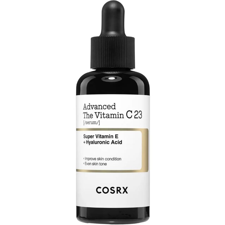 COSRX The Vitamin C 23 Serum 20 g kirkastava seerumi tummassa lasipullossa jossa on musta pipetti