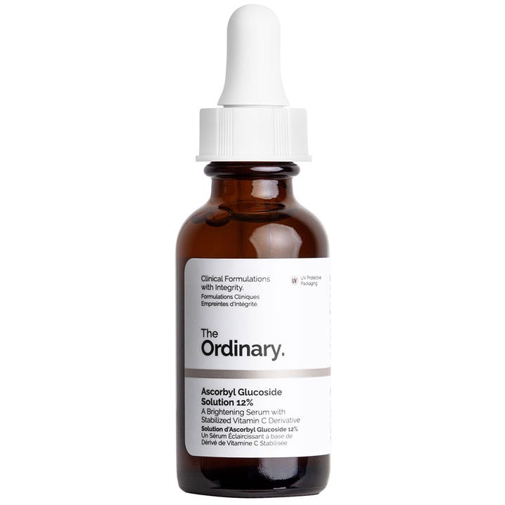 The Ordinary Ascorbyl Glucoside Solution 12% 30 ml kirkastava seerumi ruskeassa pipettipullossa.