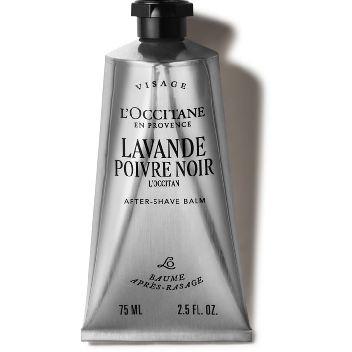 L'Occitane Lavande Poivre Noir 75 ml rauhoittava partabalsami hopeanvärisessä metallituubissa mustalla korkilla.
