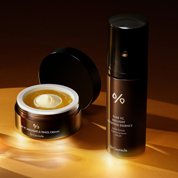 Dr. Ceuracle Pure VC Mellight A-tinol Cream 70 g kirkastava päivävoide avatussa purkissa geelimäisellä koostumuksella.