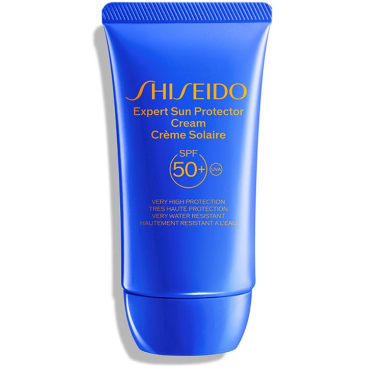Shiseido Expert Sun Protector Cream SPF 50+ aurinkovoide suojaa ihoa kirkkaansinisessä tuubissa keltaisin tekstein.