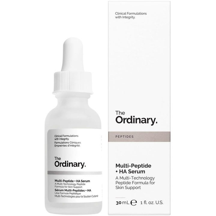 The Ordinary Multi-Peptide + HA Serum 30 ml ihoa vahvistava kasvoseerumi huurretussa pipettipullossa ja rasiassa.