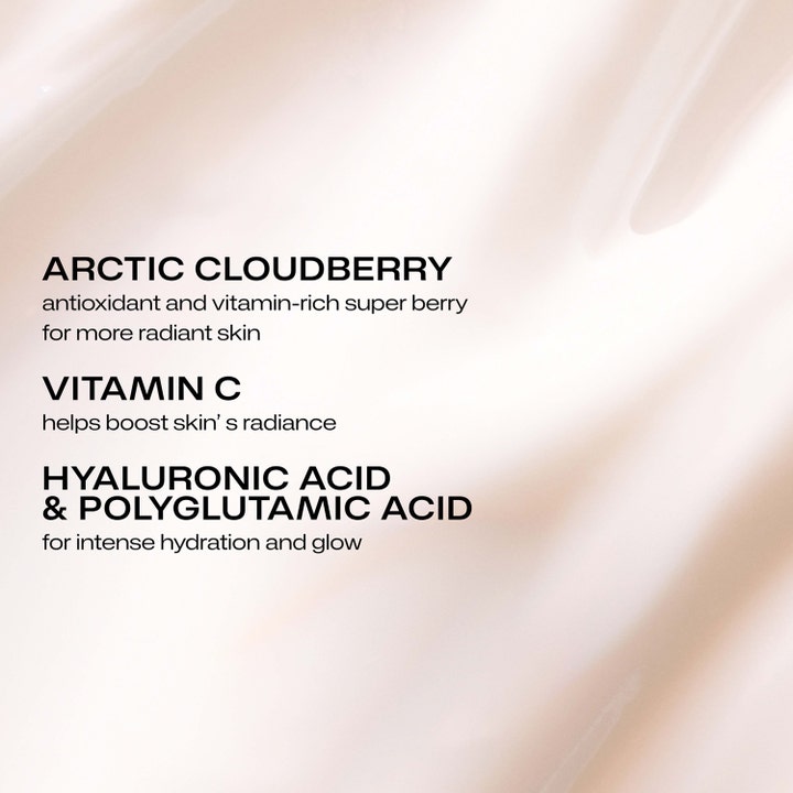 Lumene Nordic-C Glow Renew Night Cream 50 ml heleyttävä yövoide, ainesosina lakka, C-vitamiini ja hyaluronihappo.