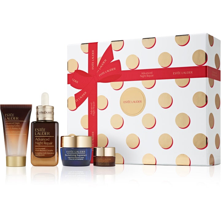 Estée Lauder Advanced Night Repair 4-osainen uudistava ihonhoitosetti valkoisessa kultapilkullisessa lahjapakkauksessa