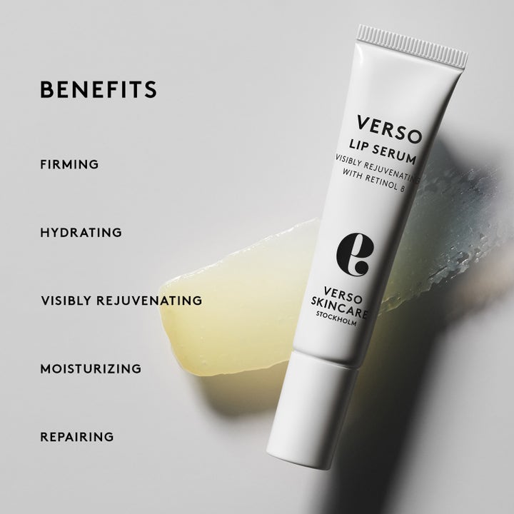 Verso N°9 Lip Serum 15 ml uudistava huuliseerumi valkoisessa tuubissa ja näyte täyteläisestä koostumuksesta.