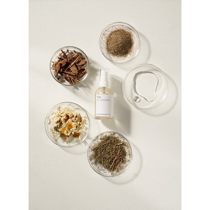 Mixsoon Calming Boosting Mist 50 ml rauhoittava kasvosuihke suihkepullossa luonnollisten ainesosien ympäröimänä