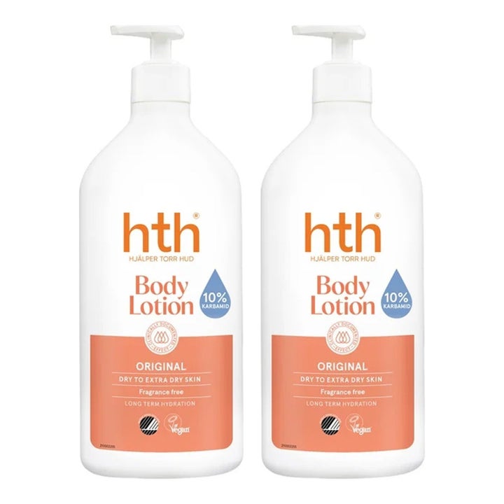 HTH Original Body Lotion 2 kpl hajusteeton vartalovoide kuivalle iholle kahdessa valkoisessa pumppupullossa.