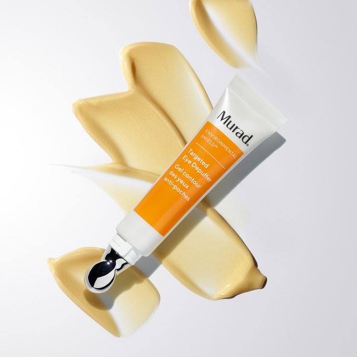 Murad Targeted Eye Depuffer 15 ml turvotusta laskeva silmänympärysgeeli oranssissa tuubissa keltaisen voiteen keskellä.