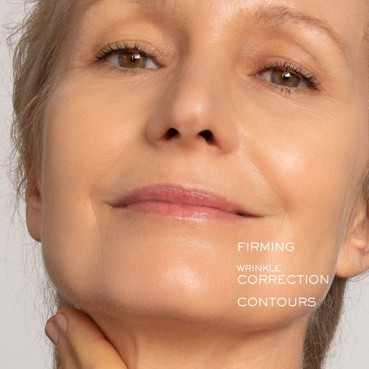 Lancôme Rénergie Multi-Lift Crème 50 ml kiinteyttävä päivävoide naisen kasvoilla tekstein Firming ja Contours