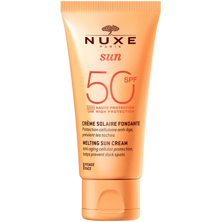 Nuxe Sun Melting Sun Cream SPF 50 aurinkovoide kasvoille ehkäisee maksaläiskiä oranssissa muovituubissa.