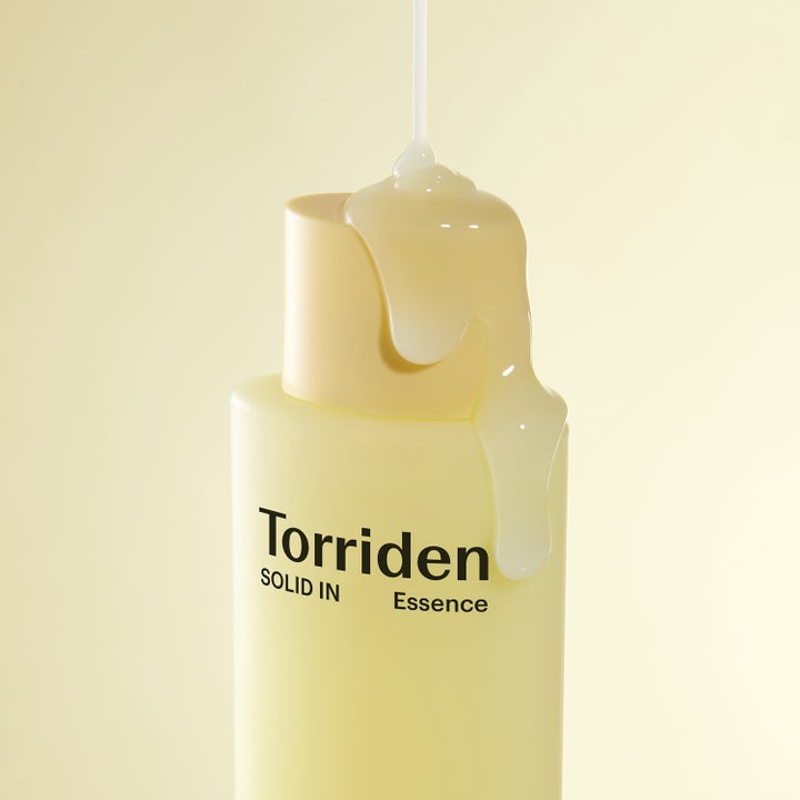 Torriden SOLID-IN All Day Essence 100 ml kosteuttava hoitoneste ja täyteläinen koostumus keltaisen pullon päällä