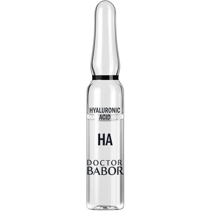 Doctor Babor Hyaluronic Acid 2 ml kosteuttava ampulli sisältää kirkasta seerumia lasisessa säiliössä.