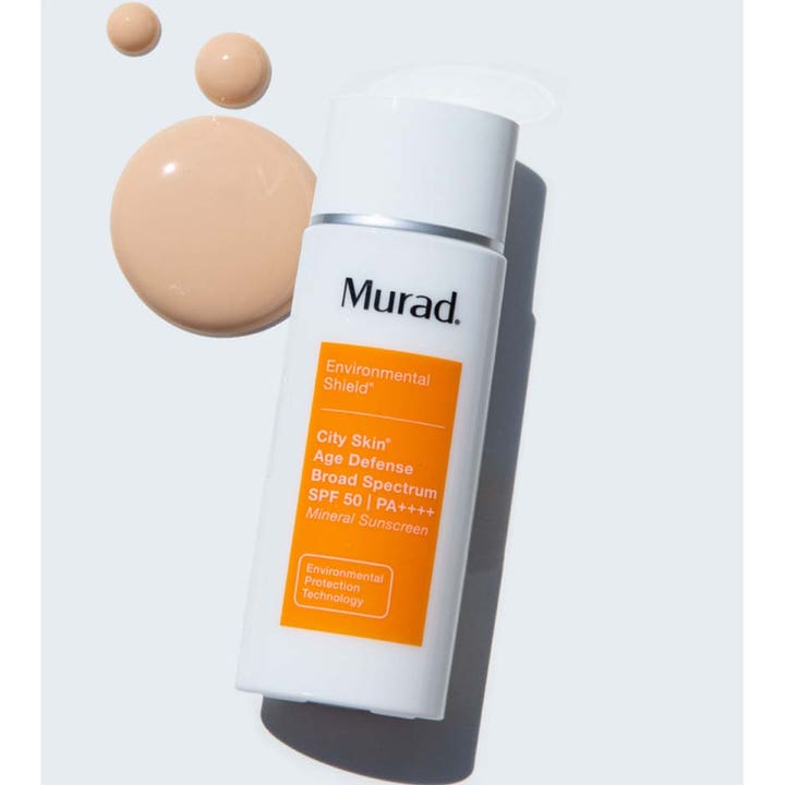 Murad City Skin Broad Spectrum SPF50 50 ml kasvovoide ja persikkaista voidemaisuutta valkoisessa pullossa