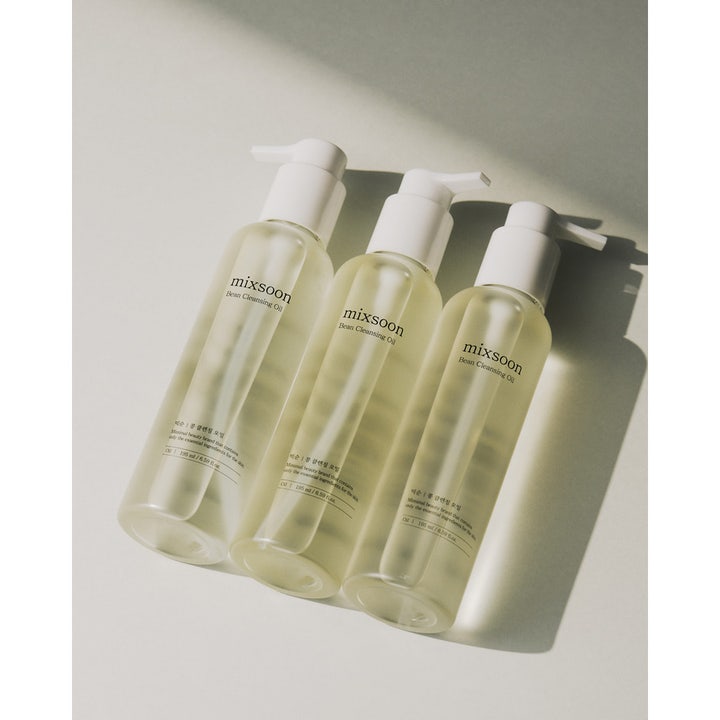 Mixsoon Bean Cleansing Oil 195 ml puhdistusöljy kolmessa kirkkaassa pumpulla varustetussa muovipullossa.