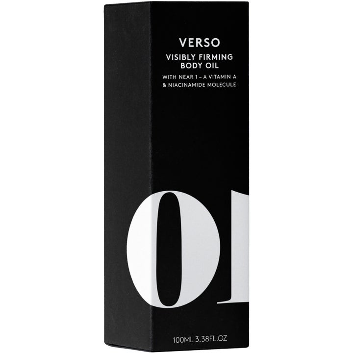 Verso N°10 Visible Firming Body Oil 100 ml kiinteyttävä vartaloöljy mustassa pakkauksessa, jossa on NEAR 1 -molekyyli.