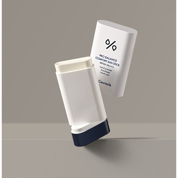 Dr. Ceuracle Pro Balance Sun Stick 18 g aurinkosuojapuikko SPF50+ suojaava valkoinen hylsy tummansinisellä alaosalla.