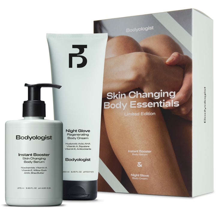 Bodyologist Skin Changing Body Essentials 275 ml ja 250 ml uudistava vartalonhoitosetti valkoisessa pullossa ja tuubissa.