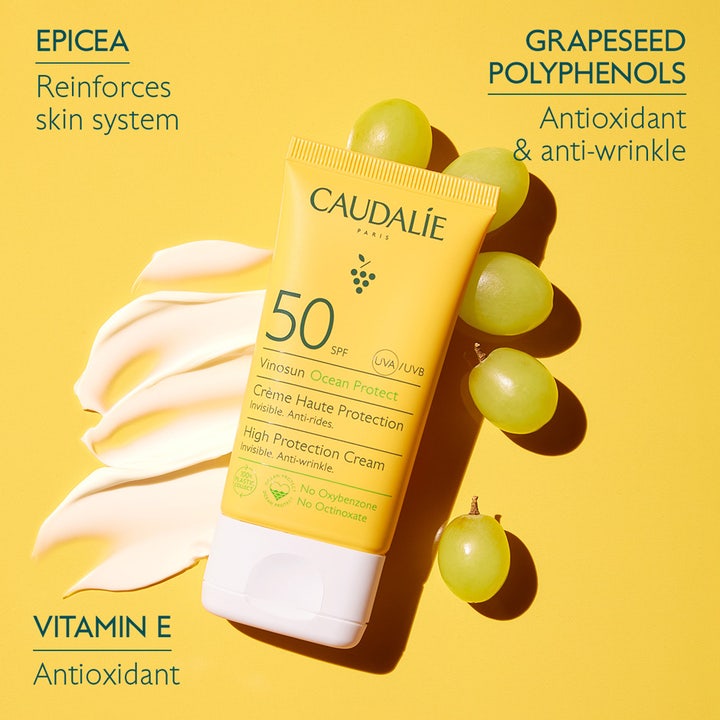 Caudalie Vinosun Protect Cream SPF50+ 50 ml antioksidanttinen aurinkovoide keltaisessa tuubissa rypäleiden kera.
