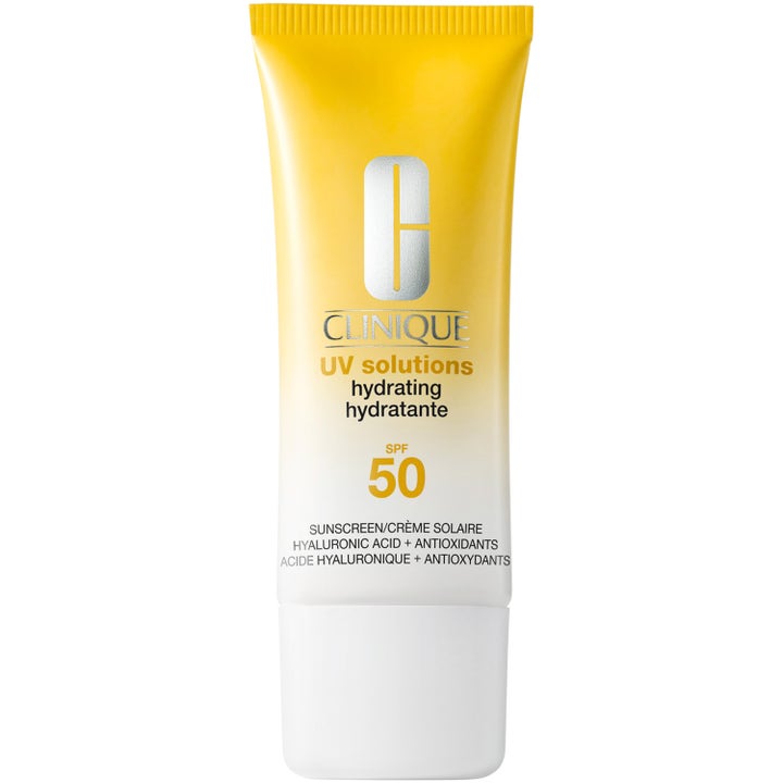 Clinique UV Solutions Hydrating Sunscreen SPF 50 kosteuttava aurinkovoide keltaisessa liukuvärjätyssä tuubissa