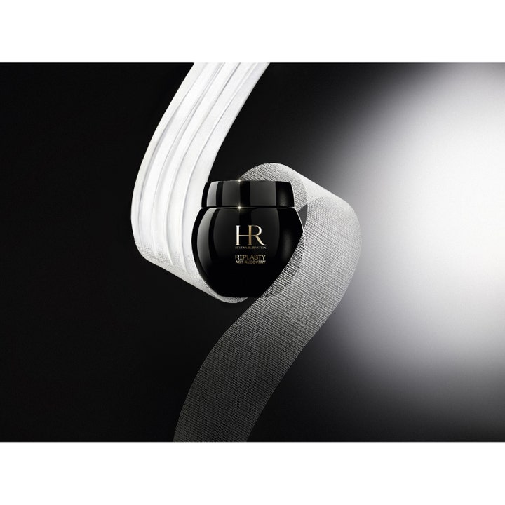Helena Rubinstein Re-Plasty Age Recovery Night 50 ml uudistava yövoide mustassa purkissa valkoisen nauhan kera.