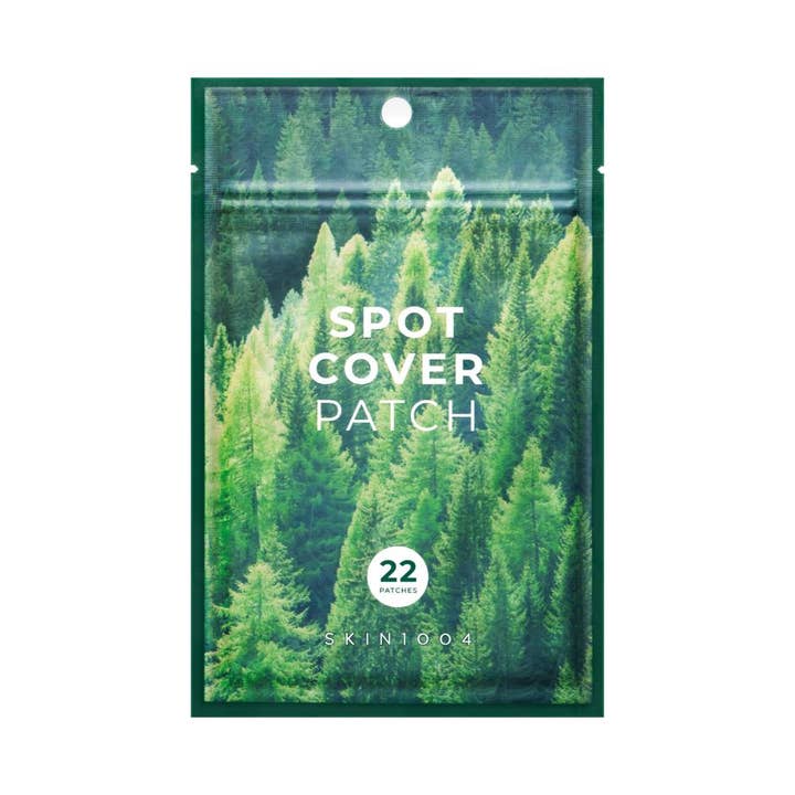SKIN1004 Spot Cover Patch 22 kpl rauhoittavia finnilaastareita vihreässä metsäkuvioisessa pussissa.