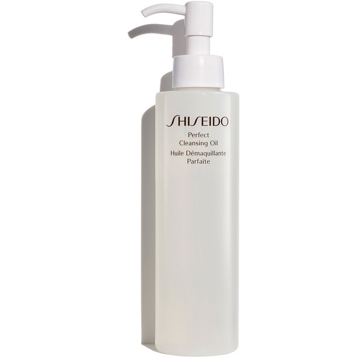 Shiseido Perfect Cleansing Oil 180 ml puhdistusöljy poistaa meikin tehokkaasti valkoisesta pumppupullosta.