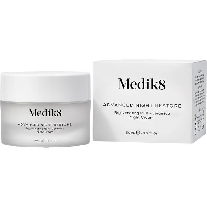 Medik8 Advanced Night Restore 50 ml uudistava yövoide keramideilla huurrelasipurkissa ja pakkauksessa