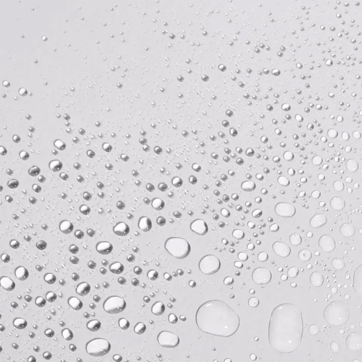 Dermalogica AGE smart Antioxidant Hydramist 150 ml kosteuttava kasvosuihke jota käsi suihkuttaa pullosta hienona sumuna