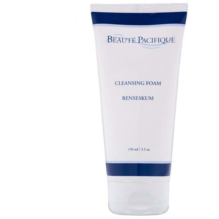 Beauté Pacifique Cleansing Foam 150 ml puhdistusvaahto valkoisessa tuubissa, jossa on sinisiä raitoja ja valkoinen korkki.