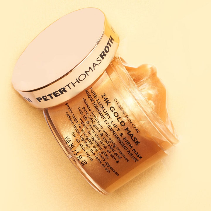 Peter Thomas Roth 24k Gold Mask 150 ml kiinteyttävä kasvonaamio kimaltelee kultaisena läpinäkyvässä purkissa.