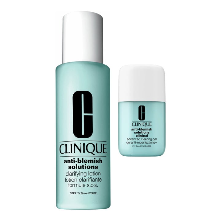 Clinique Anti-Blemish Solutions puhdistava kasvovesi ja salisyylihappoa sisältävä geeli vaaleansinisissä pulloissa.