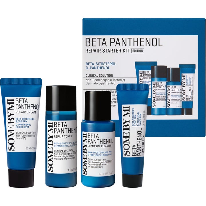 Some By Mi Beta Panthenol Repair Starter Kit 4-osainen korjaava ihonhoitosetti sisältää sinivalkoisia tuotteita.