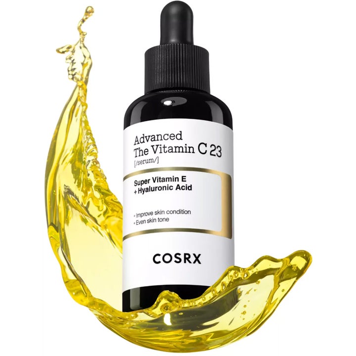 COSRX Advanced The Vitamin C 23 Serum 20 g kirkastava C-vitamiiniseerumi tummassa pipettipullossa keltaisella nesteroiskeella.