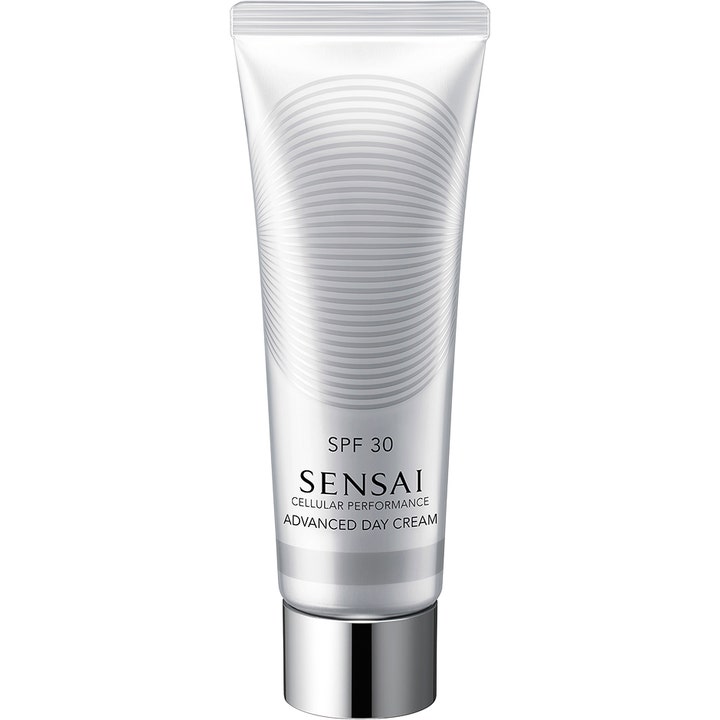 Sensai Cellular Performance Advanced Day Cream SPF 30 suojakertoimella varustettu päivävoide hopeisessa tuubissa.