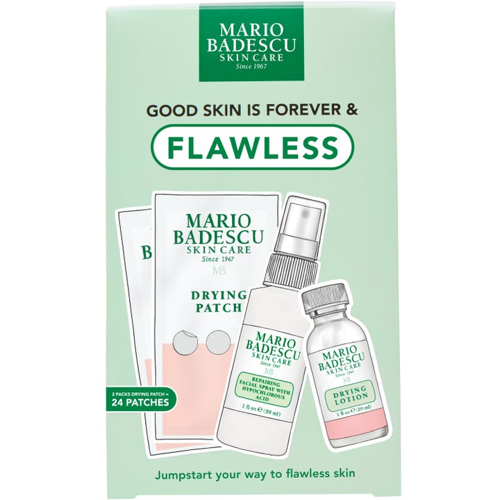 Mario Badescu Good Skin Is Forever & Flawless Kit 1 kpl epäpuhtauksia hoitava setti vaaleanvihreässä pakkauksessa.