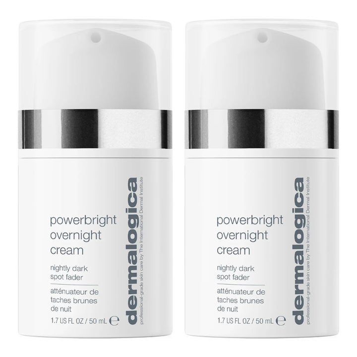 Dermalogica PowerBright Overnight Cream 50 ml yövoide vaalentaa pigmenttiläiskiä kahdessa valkoisessa pumppupullossa.