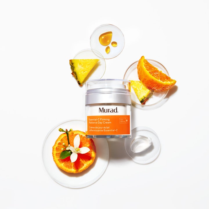 Murad Essential-C Firming Radiance Day Cream 50 ml kirkastava päivävoide purkissa appelsiinin ja ananaksen kera