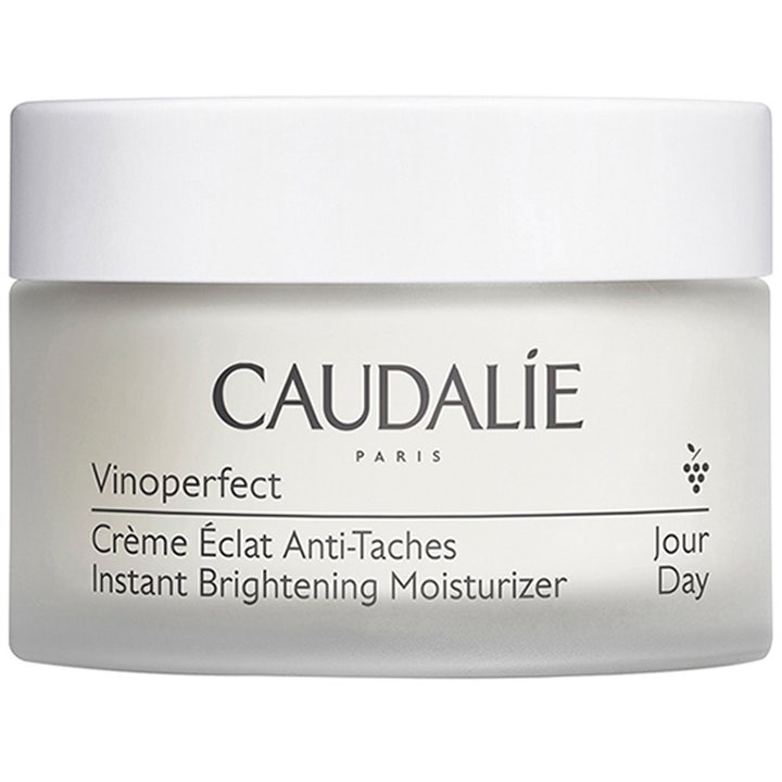 Caudalie Vinoperfect Instant Brightening Moisturizer 50 ml kirkastava päivävoide huurteisessa lasipurkissa.