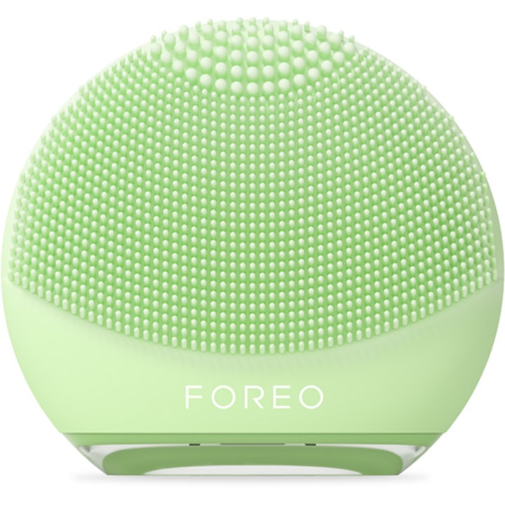 Foreo Luna 4 Go syväpuhdistava kasvojen puhdistuslaite mintunvihreällä silikonipinnalla ja nystyröillä.