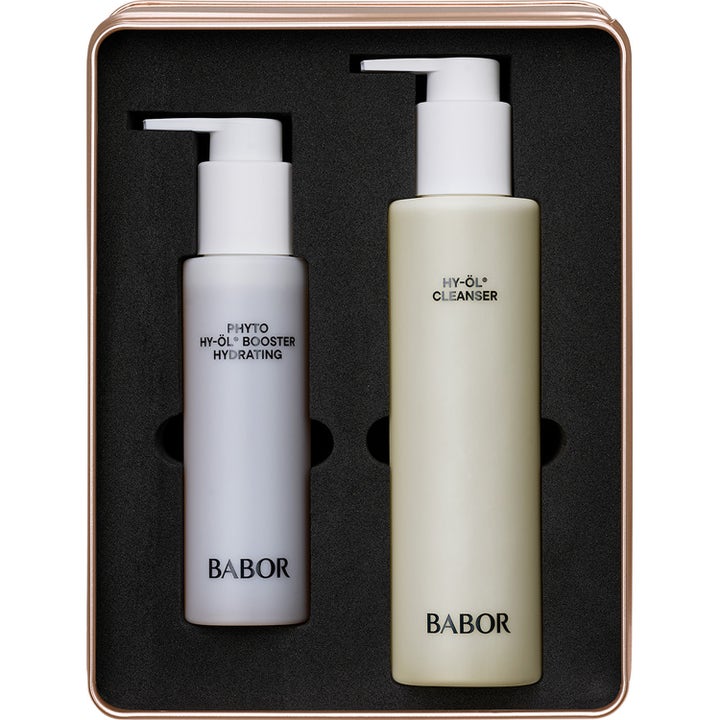 Babor Hy-Öl Cleanser & Phyto Hy-Öl Booster Hydrating puhdistussetti kosteuttavilla pumppupulloilla metallirasiassa.