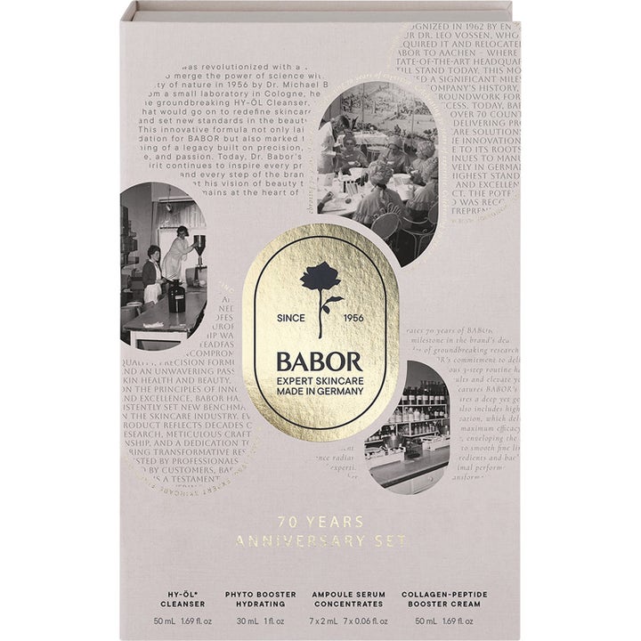 Babor 70 Anniversary Set 144 ml ihonhoitosetti pakkauksen takapuoli mustavalkoisilla kuvilla ja kultaisella sinetillä.