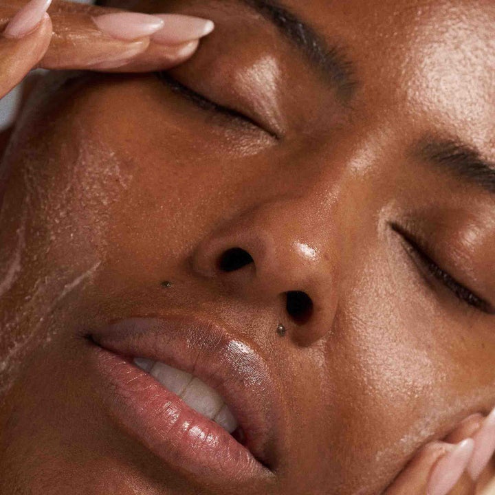 Dermalogica PreCleanse 295 ml puhdistusöljy syväpuhdistaa ihon ja poistaa meikin levitettynä kasvoille