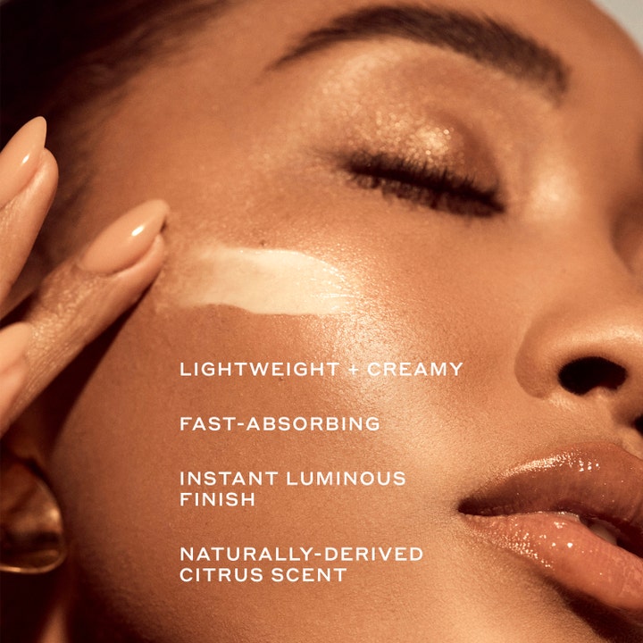 Ole Henriksen Truth Banana Bright + Instant Glow Moisturizer 50 ml päivävoide luo iholle välitöntä hehkua ja heleyttä.