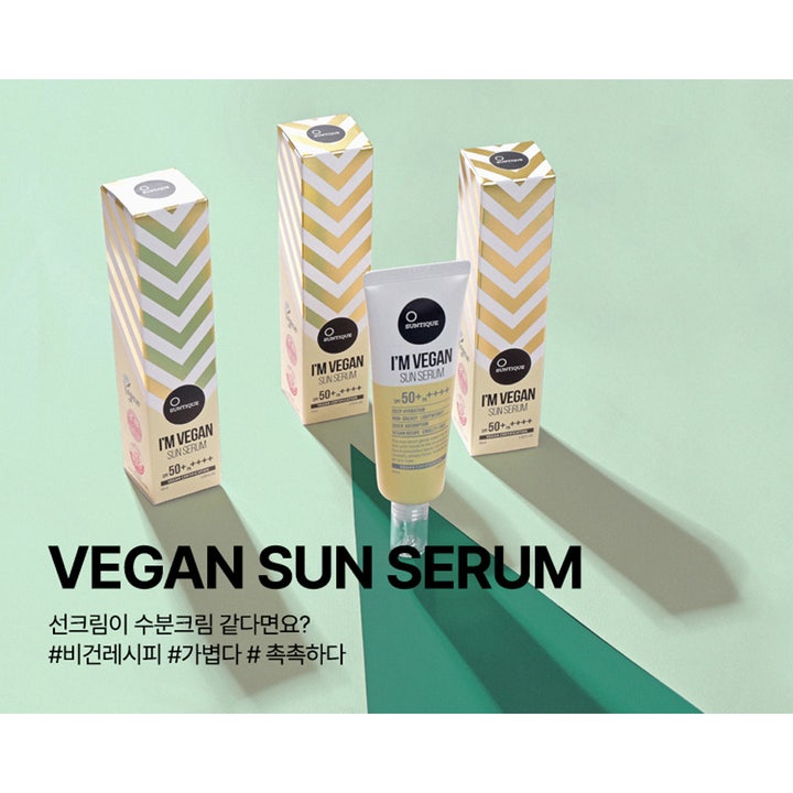Suntique I'm Vegan Sun Serum 45 ml aurinkosuojaseerumi SPF 50+ valkoinen tuubi ja kultaiset siksakkuvioidut pakkaukset